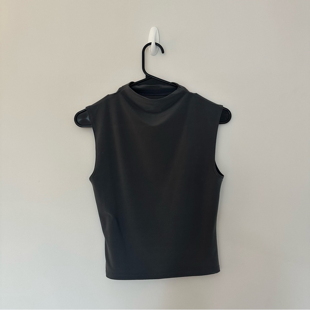 Aritzia Wilfred Smooth Matter Tank Top in GREY